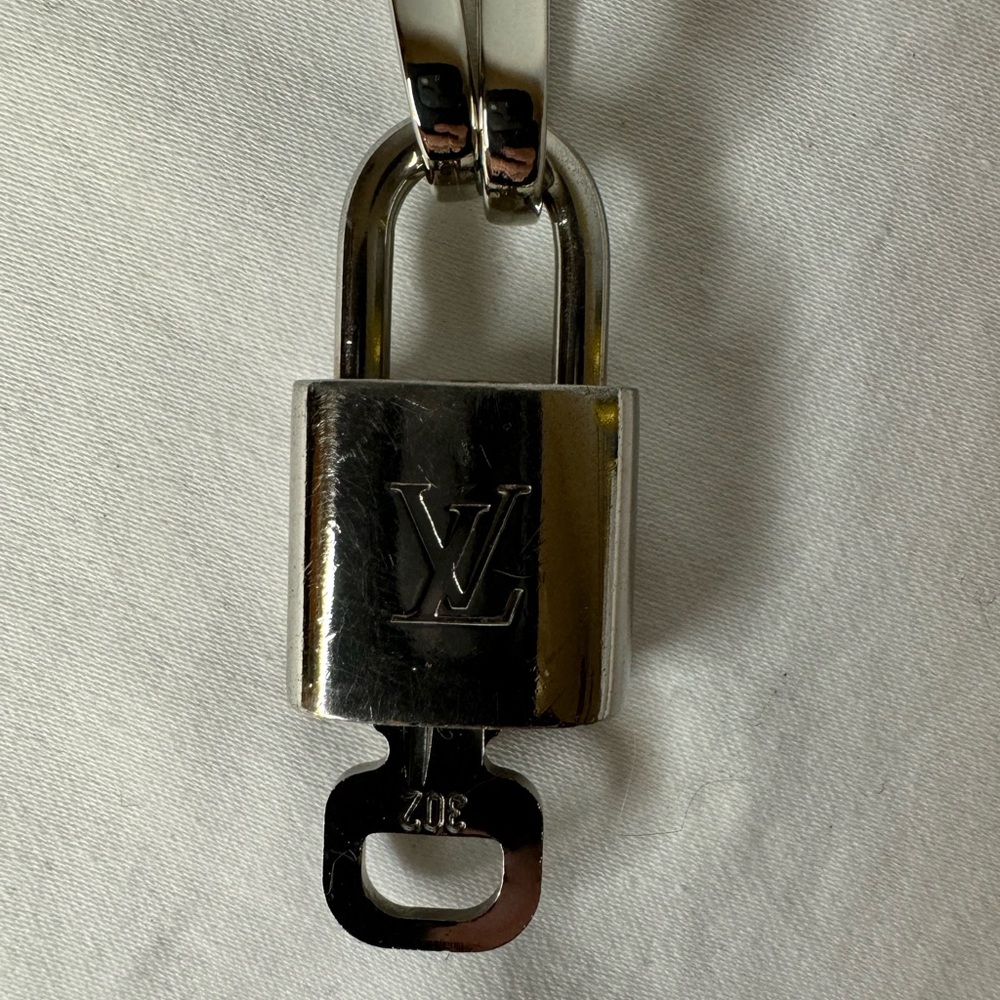 Lv Silver Lock And Key 302 With Unbranded Chain - image 8
